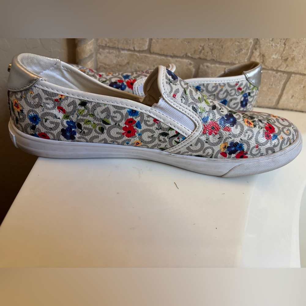 GBG Los Angeles Floral Canvas Slip-Ons Women’s Size 11M Floral Athletic - Picture 7 of 7